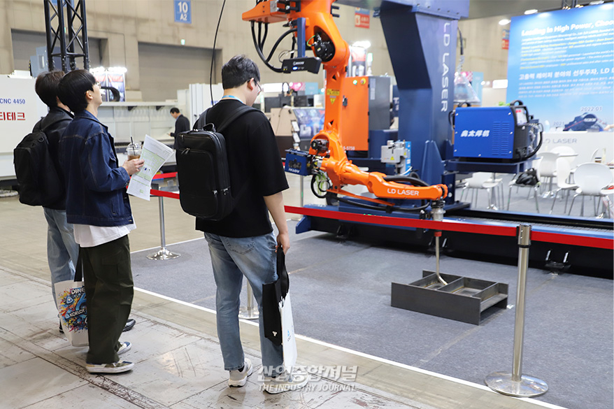 3D 스캐너로 지그 없이 작업 가능한 용접 자동화 로봇 - 산업종합저널 FA