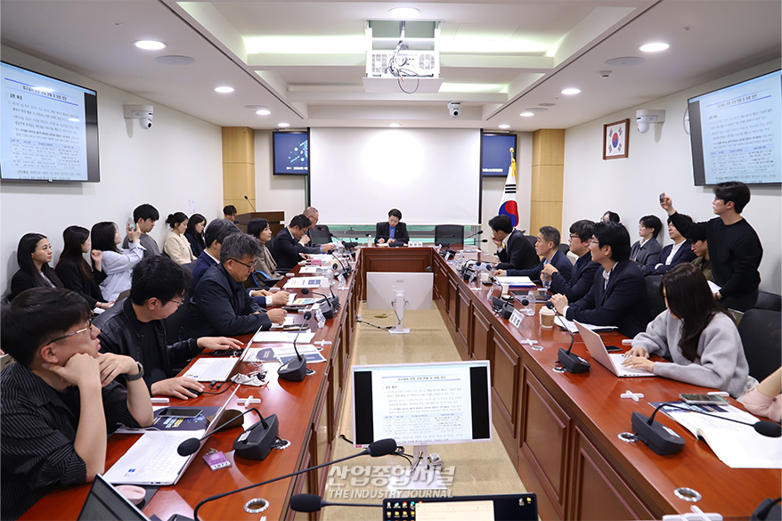 AI, ‘피지컬’로 패러다임 전환…산학관 모여 대응 방안 논의 - 산업종합저널 FA