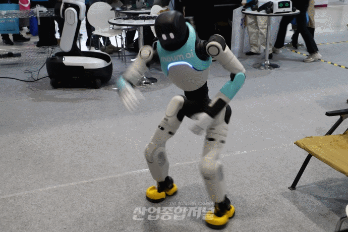 [움짤뉴스] 화려한 춤동작 선보이는 휴머노이드 로봇 - 산업종합저널 전자
