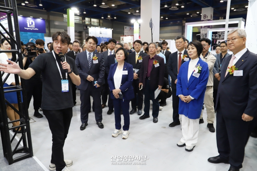 하드웨어에서 'AI·데이터'로 권력 이동… 'KOBA 2026' 코엑스서 개막 - 산업종합저널 부품