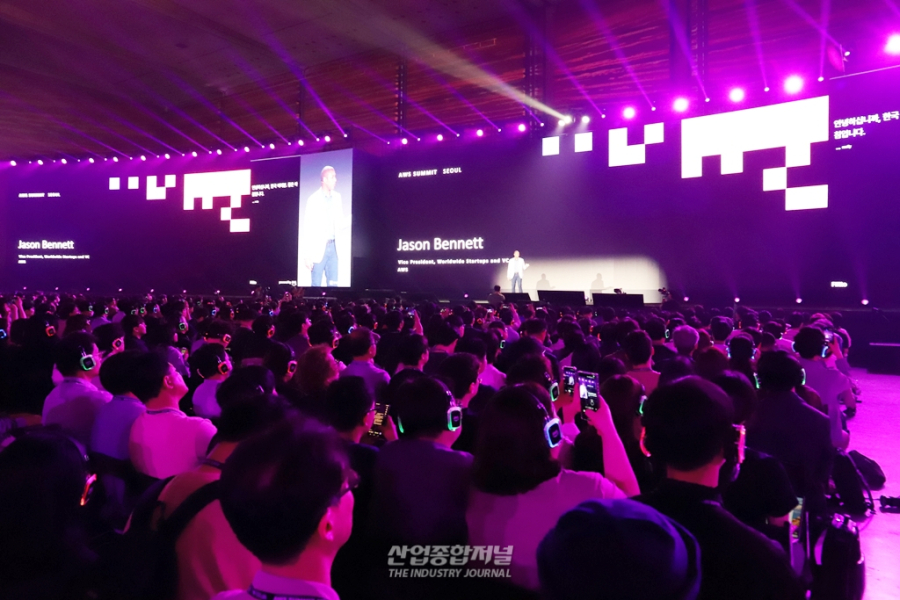 [산업 View] 자율 주행하는 AI가 공정 바꾼다… AWS, 12조 투자로 한국 ‘피지컬 AI’ 영토 확장 - 산업종합저널 FA