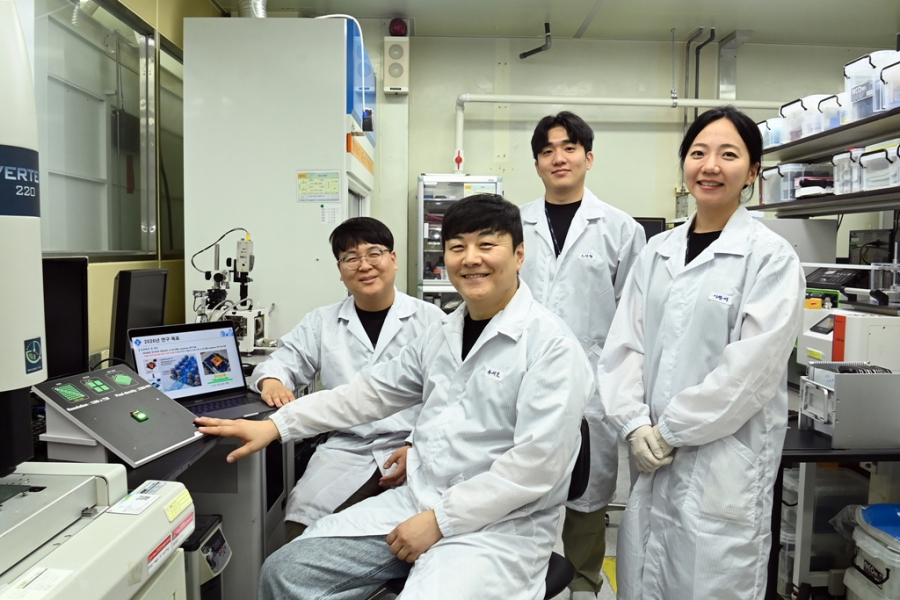 HBM4 넘는 10㎛ 피치 구현…ETRI, 차세대 XR 디스플레이 핵심 공정 확보 - 산업종합저널 전자