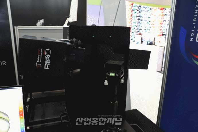 [움짤뉴스] 회전하며 AR용 마이크로 LED 밝기 측정 - 산업종합저널 FA
