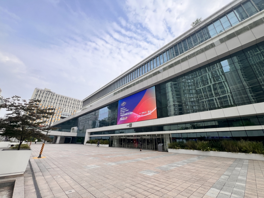 [산업 View] 미세화 너머 패키징 경쟁…수원컨벤션센터에 모인 반도체 산업 - 산업종합저널 전자