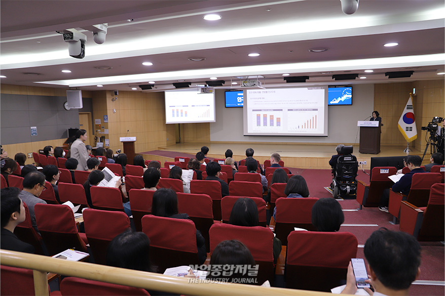 2045년 국민 3명 중 1명 노인…저출생 대책 넘어 인구 감소 대응으로 전환해야 - 산업종합저널 FA