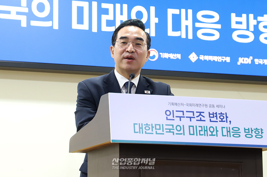 2045년 국민 3명 중 1명 노인…저출생 대책 넘어 인구 감소 대응으로 전환해야 - 산업종합저널 FA