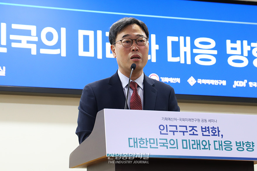 2045년 국민 3명 중 1명 노인…저출생 대책 넘어 인구 감소 대응으로 전환해야 - 산업종합저널 FA