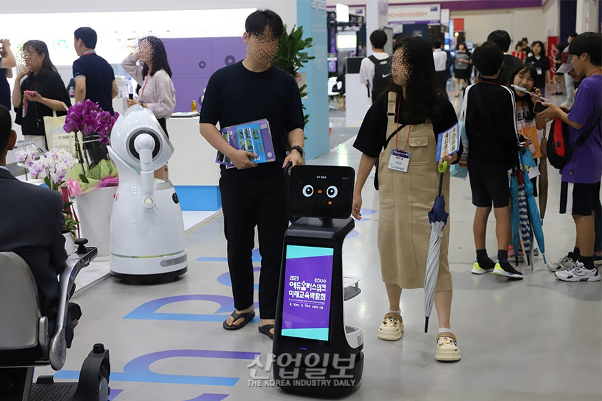 “AI는 교육에 어떻게 쓰일까?”... ‘2023 에듀플러스위크 미래교육박람회’ 개막