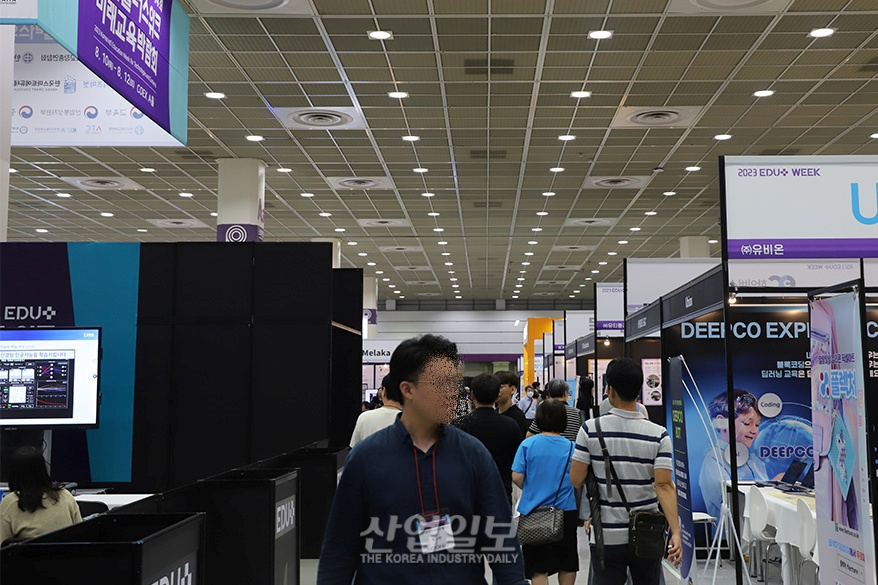 “AI는 교육에 어떻게 쓰일까?”... ‘2023 에듀플러스위크 미래교육박람회’ 개막
