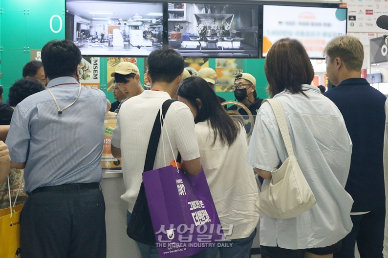 [창업박람회] '자동화 조리기', 재료 넣으면 알아서 뚝딱