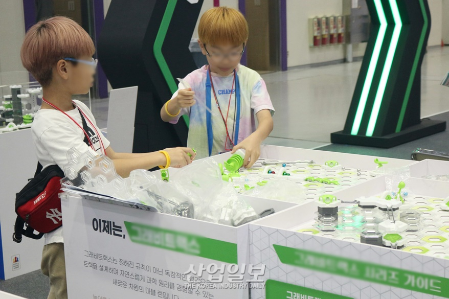 [포토뉴스] 보고 듣고 만들고, 교육 콘텐츠 체험하는 ‘미래인재’들