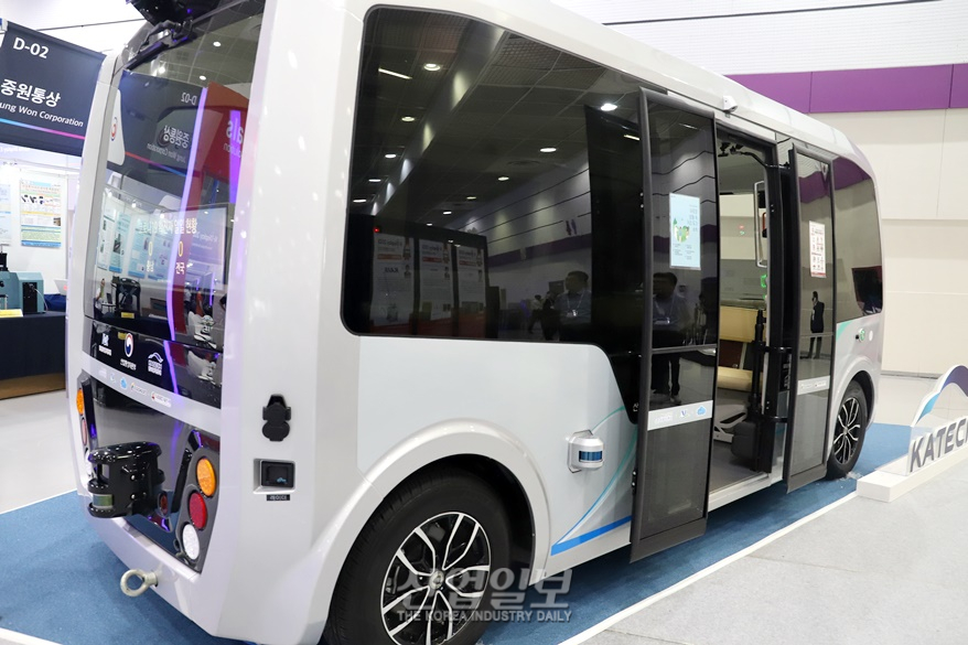 자율주행차 타면서 디스플레이 콘텐츠 즐겨볼까