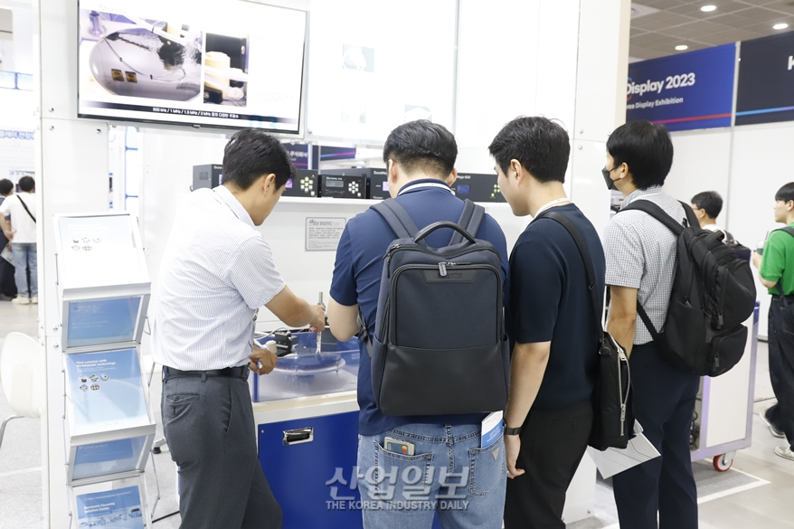 [포토뉴스]초음파로 디스플레이·웨이퍼 ‘말끔하게’