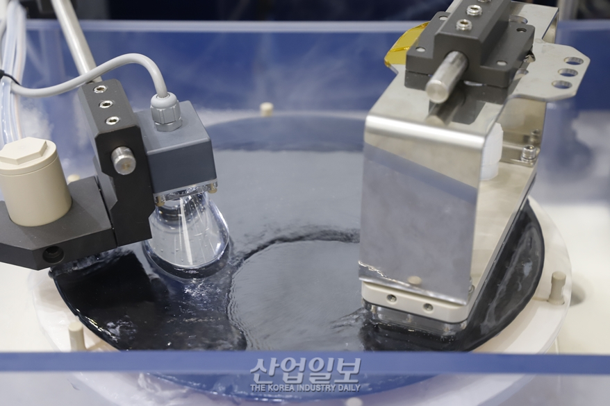 [포토뉴스]초음파로 디스플레이·웨이퍼 ‘말끔하게’