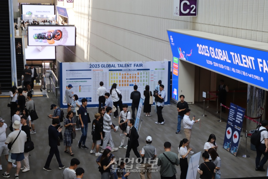 “자부심 가지고 글로벌 시장 도전 바라”... 해외 취업 박람회 ‘글로벌 탤런트 페어’ 개최