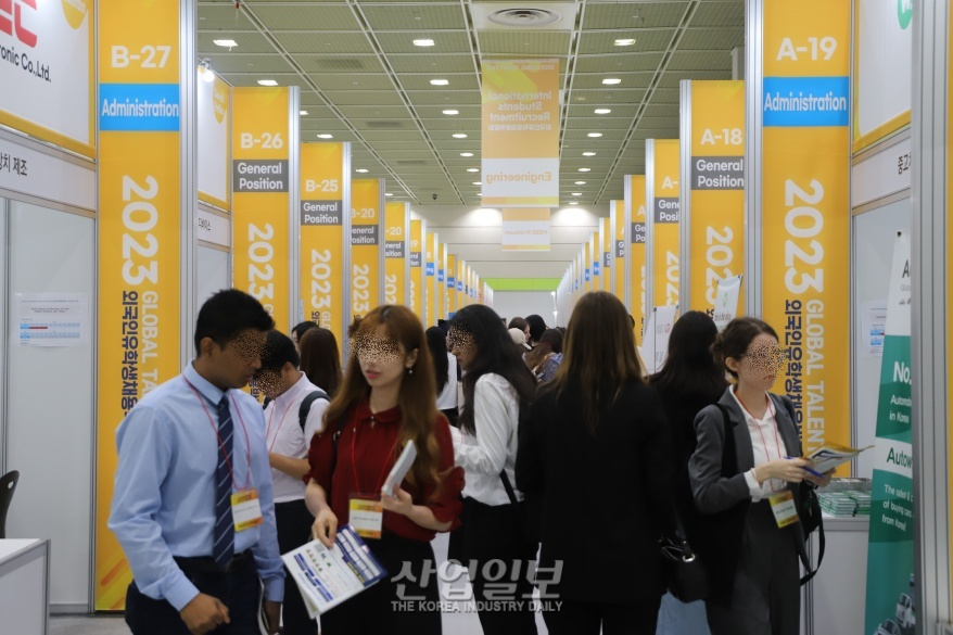 “자부심 가지고 글로벌 시장 도전 바라”... 해외 취업 박람회 ‘글로벌 탤런트 페어’ 개최