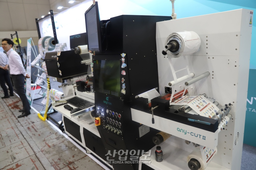 기계 하나로 라벨 출력부터 커팅까지