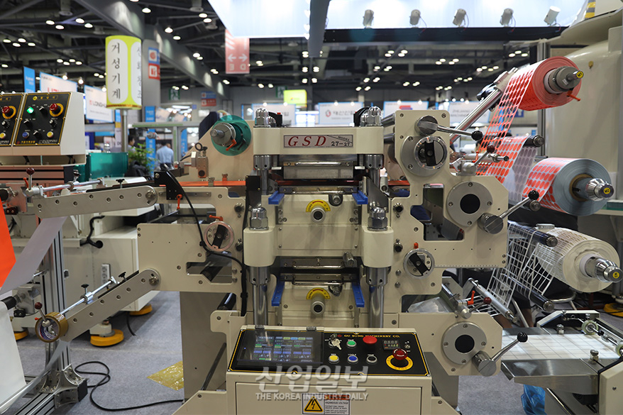 상하로 동작하는 ‘수직형’ 투타발기