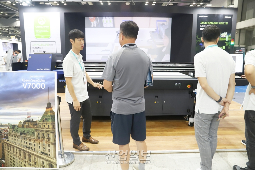 [포토뉴스]인쇄하고 바로 말리는 UV 평판 프린터