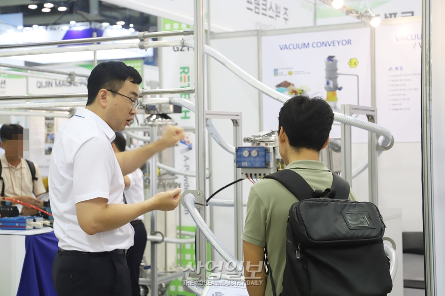 [포토뉴스]유지보수 간편한 진공 분체이송장치