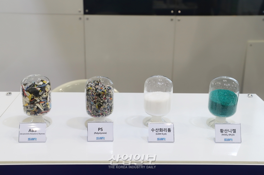 [포토뉴스]폐 IT 기기에서 필요한 원료만 ‘쏙쏙’