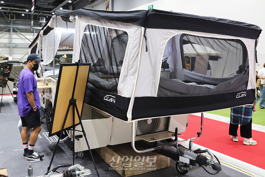 텐트 설치 번거로움 해결한 투폴딩 트레일러