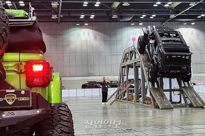 [오토살롱위크] 튜닝차량으로 '도심속 오프로드' 체험