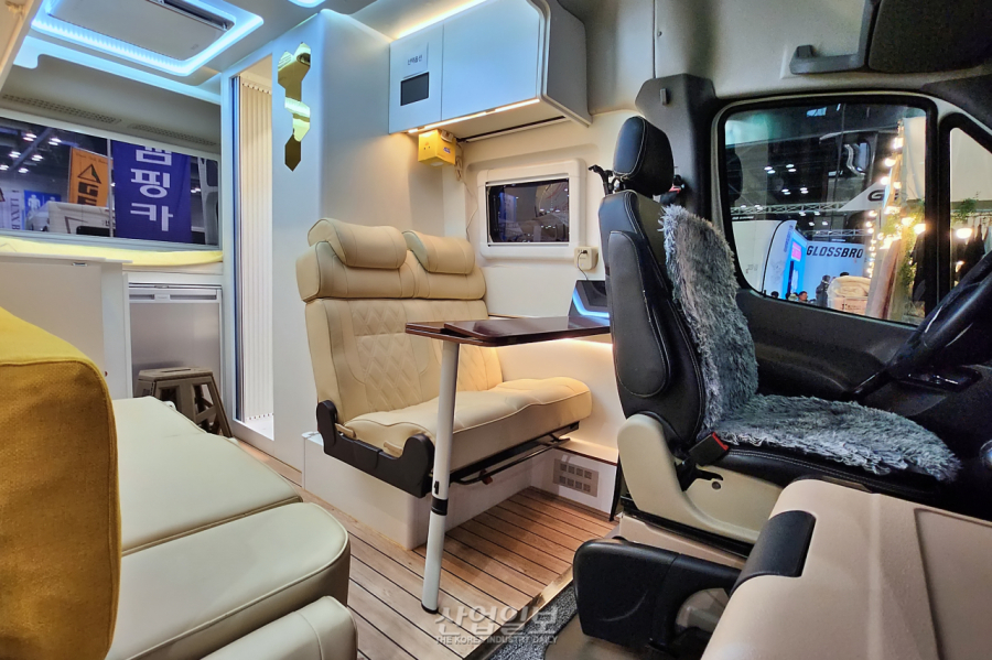 [오토살롱위크] 전기 캠핑카 'RUTA40', 실시간 관제로 배터리 안전성↑