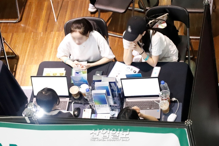 ‘이화 잡 페어’에서 취업 기회 JOB아보자