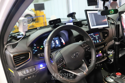 고령 운전자 위한 안전 보조 장치 개발