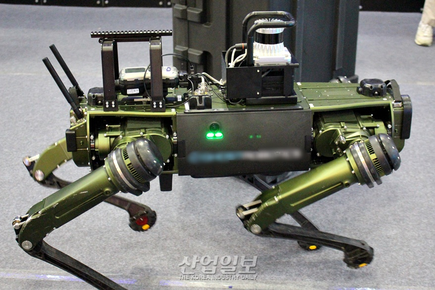 4족 보행 안전 로봇, 블라인드 모드로 센서 개입 최소화