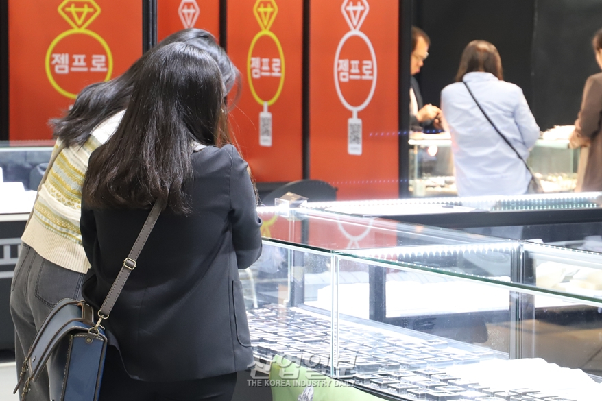 연구소에서 만들었는데 천연과 같아…‘랩 그로운 다이아몬드’