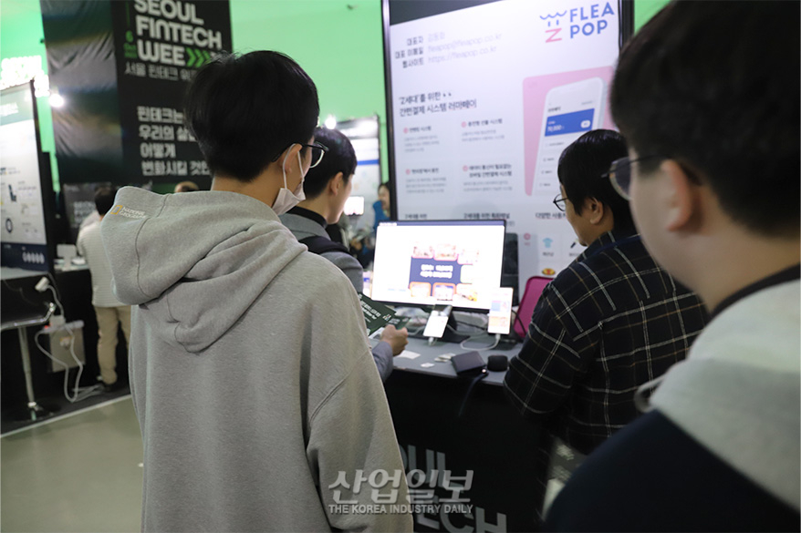 온라인 선호하는 Z세대? 오히려 ‘오프라인’에 매력 느껴