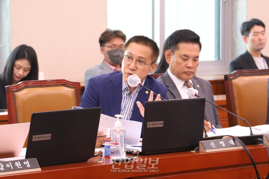 신영대 의원 “에너지물가대책, 정유사 반발로 못한다는 게 맞는 말인가”