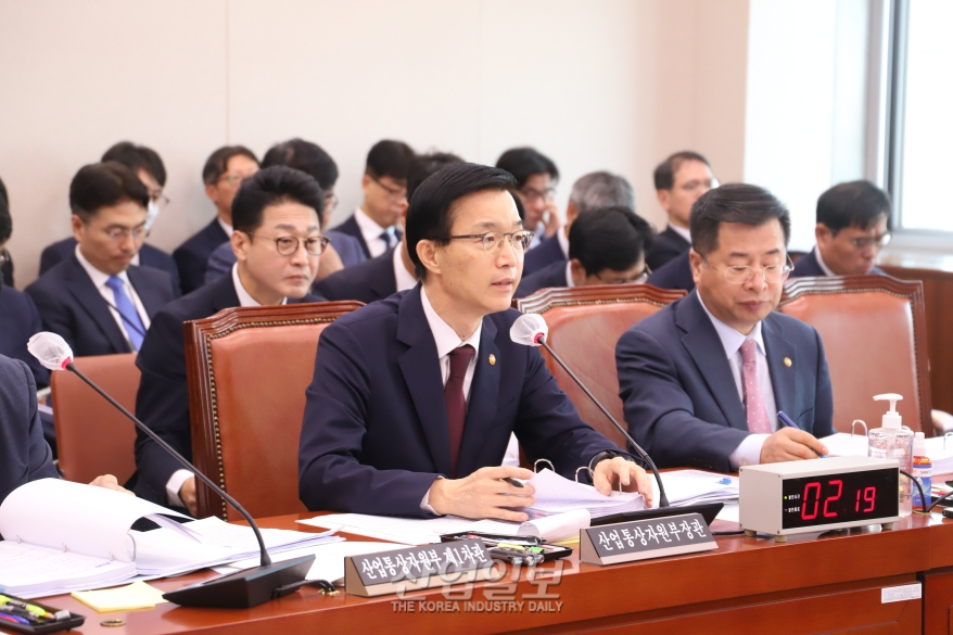 신영대 의원 “에너지물가대책, 정유사 반발로 못한다는 게 맞는 말인가”