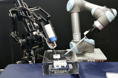 [로보월드] 양방향 삽입 통해 치료하는 척추 수술 로봇