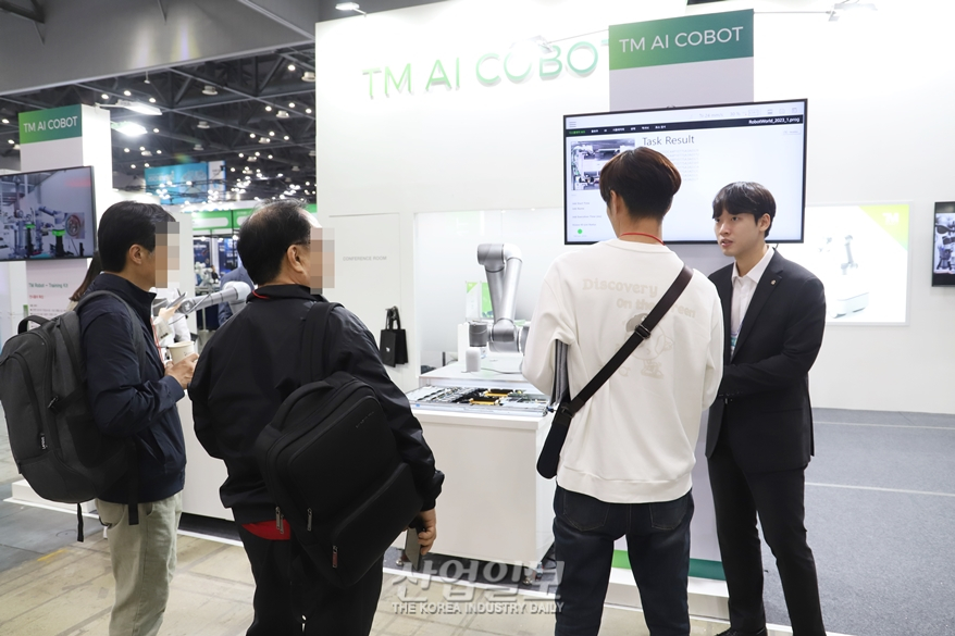 [로보월드]시각적 처리 가능한 협동로봇