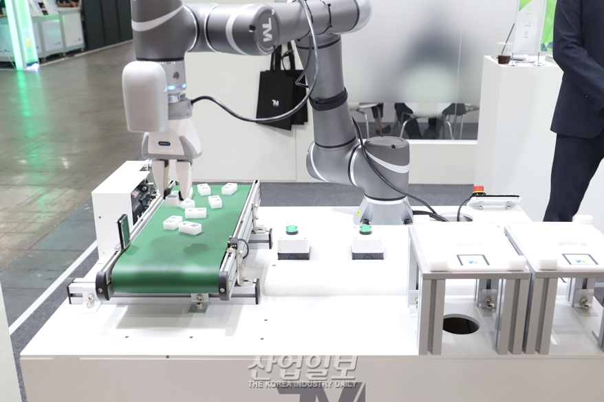 [로보월드]시각적 처리 가능한 협동로봇