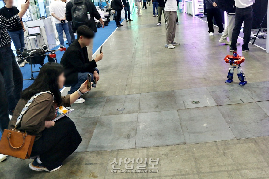 [로보월드] AI 기반 트랜스포머 로봇 시연