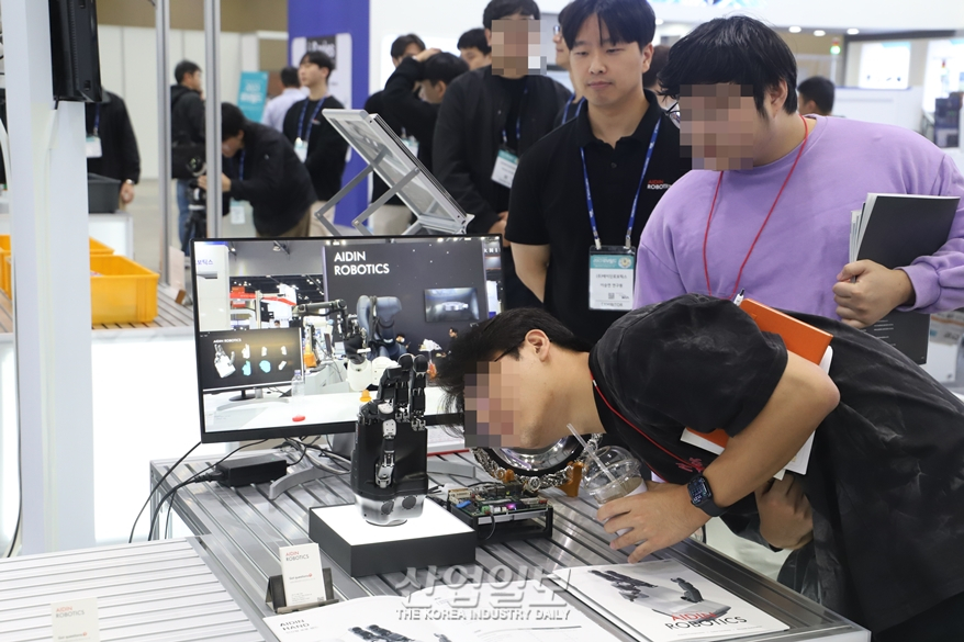 [로보월드]자유로운 움직임 구현한 ‘로봇 손’