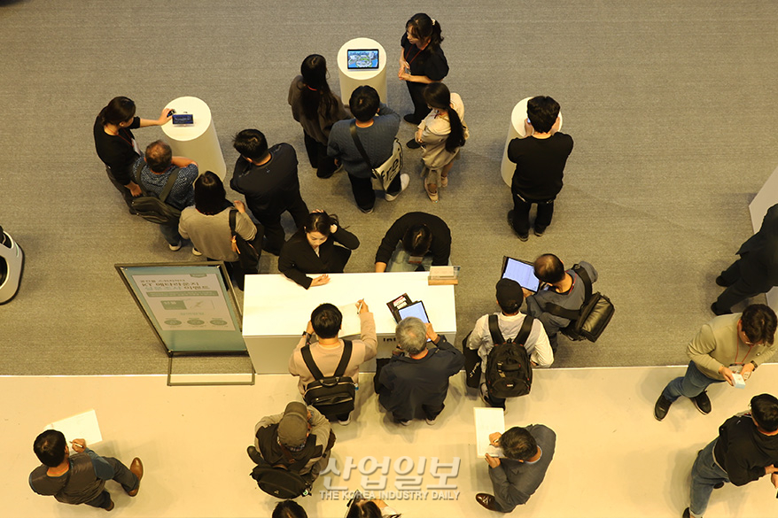 KT의 기업·지자체 노린 메타버스 플랫폼 ‘메타라운지’