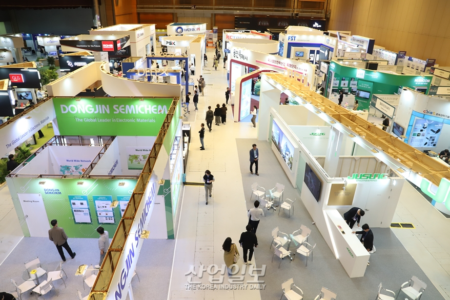 ‘2023 반도체대전’ 개막…“반도체산업 새로운 축 구성할 것”