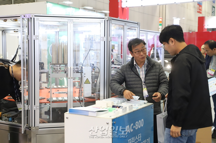 [포토뉴스]플라스틱·본드 없는 ‘종이포장기’로 친환경 기조 대응