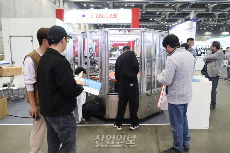 [포토뉴스]플라스틱·본드 없는 ‘종이포장기’로 친환경 기조 대응