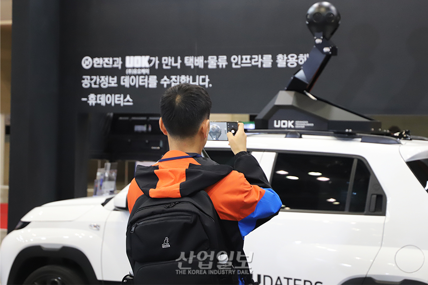 ‘공간정보’촬영 나서는 택배차량