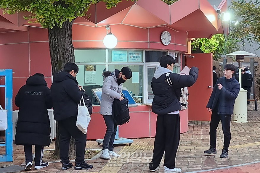 50만 수험생 화이팅! '킬러문항' 배제한 2024 수능 시작