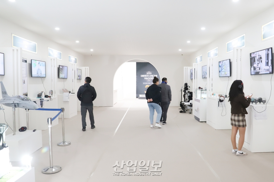 흑백 TV부터 최첨단 전투기까지…산업기술 변천사 ‘한 눈에’