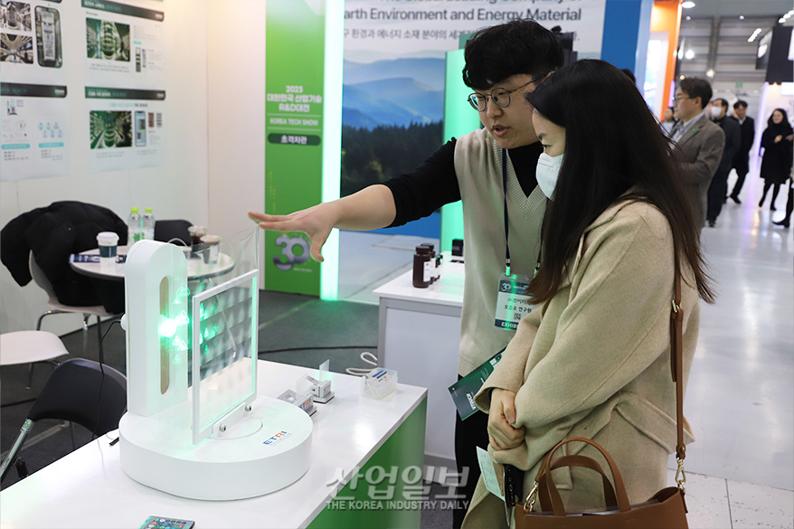 홀로그램 기술과 결합한 ‘공간터치’, 새로운 사용자 경험 제공