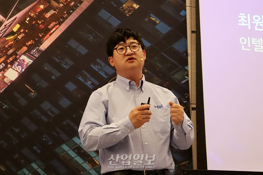 인텔, 'AI PC 시대 연다'… 차세대 AI 프로세서 공개