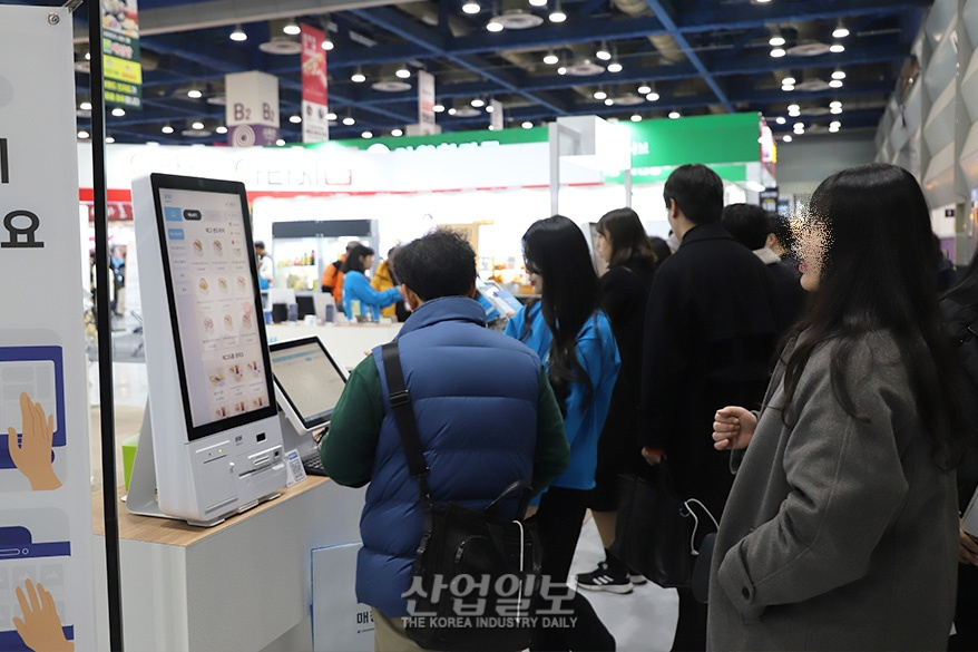 [포토뉴스] “매장운영에 키오스크 힘 빌려볼까”